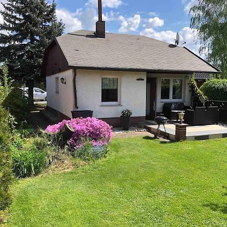 Gemuetlicher Bungalow In Cottbus - Sielow Exterior photo